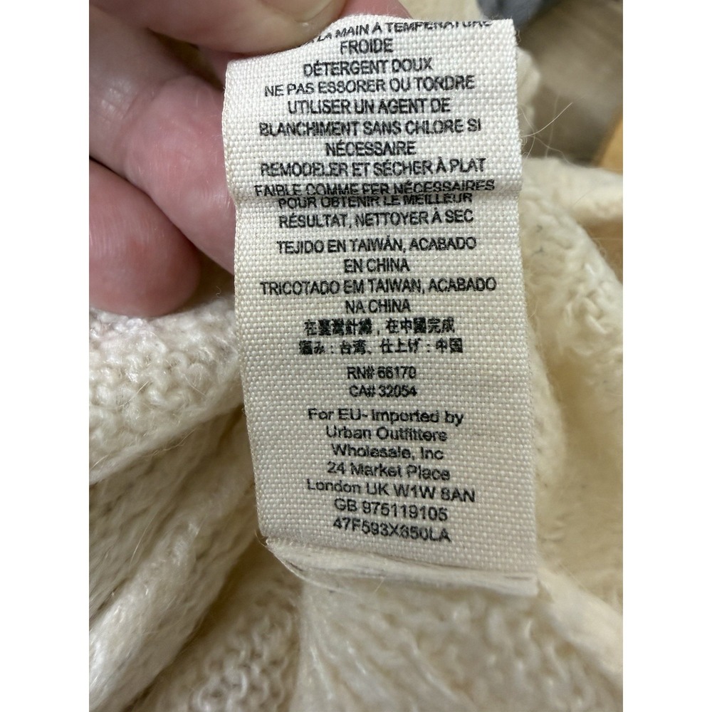 Free People‎ Anita Distressed Cable Knit Sweater in Ivory Size Small - Picture 6 of 7